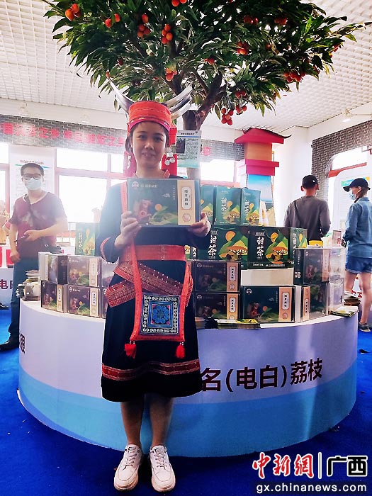 金秀瑶妹推介金秀瑶药。丁永亮摄