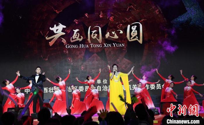 图为节目演出现场。　林浩摄