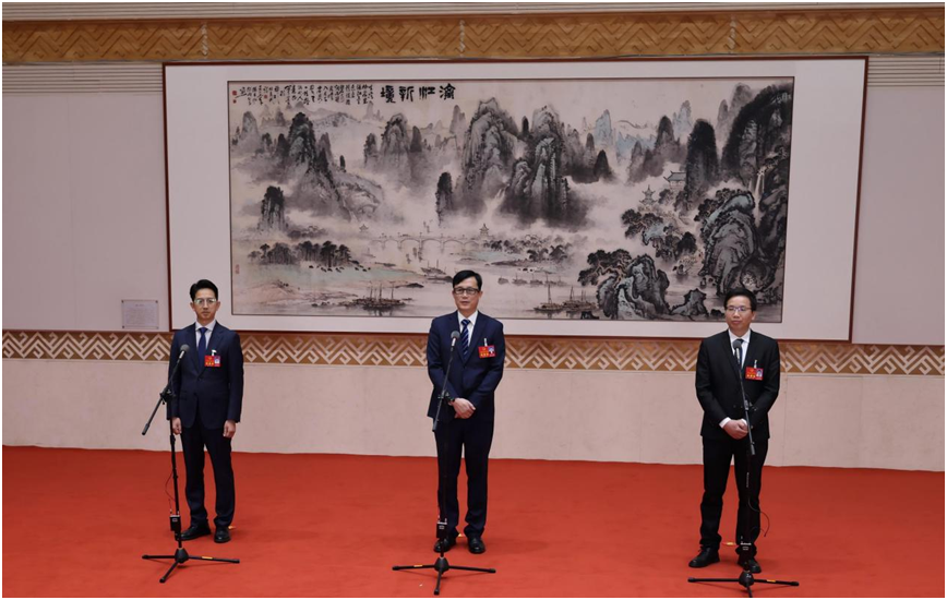 “代表通道”集中采访，6位代表聚焦哪些热点