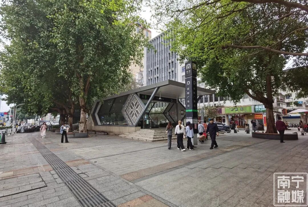告别绕行！南宁地铁出入口“微治理”带来出行大提升